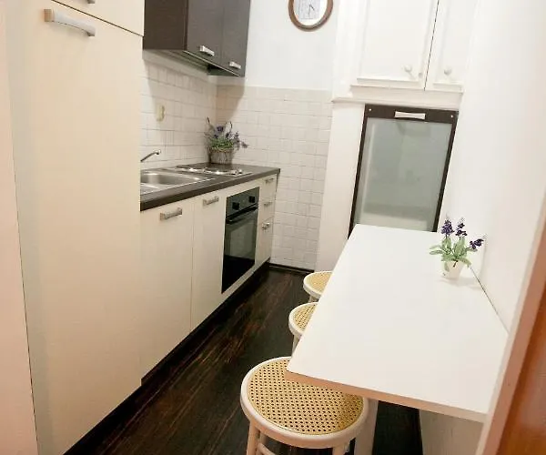 Victoria Spire Center Of The Old Town *